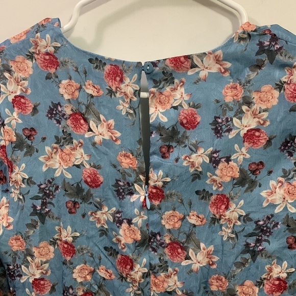 NSR (Napean Sea Road) blue floral dress Ruched in middle slit in front Sz Small - Picture 5 of 8